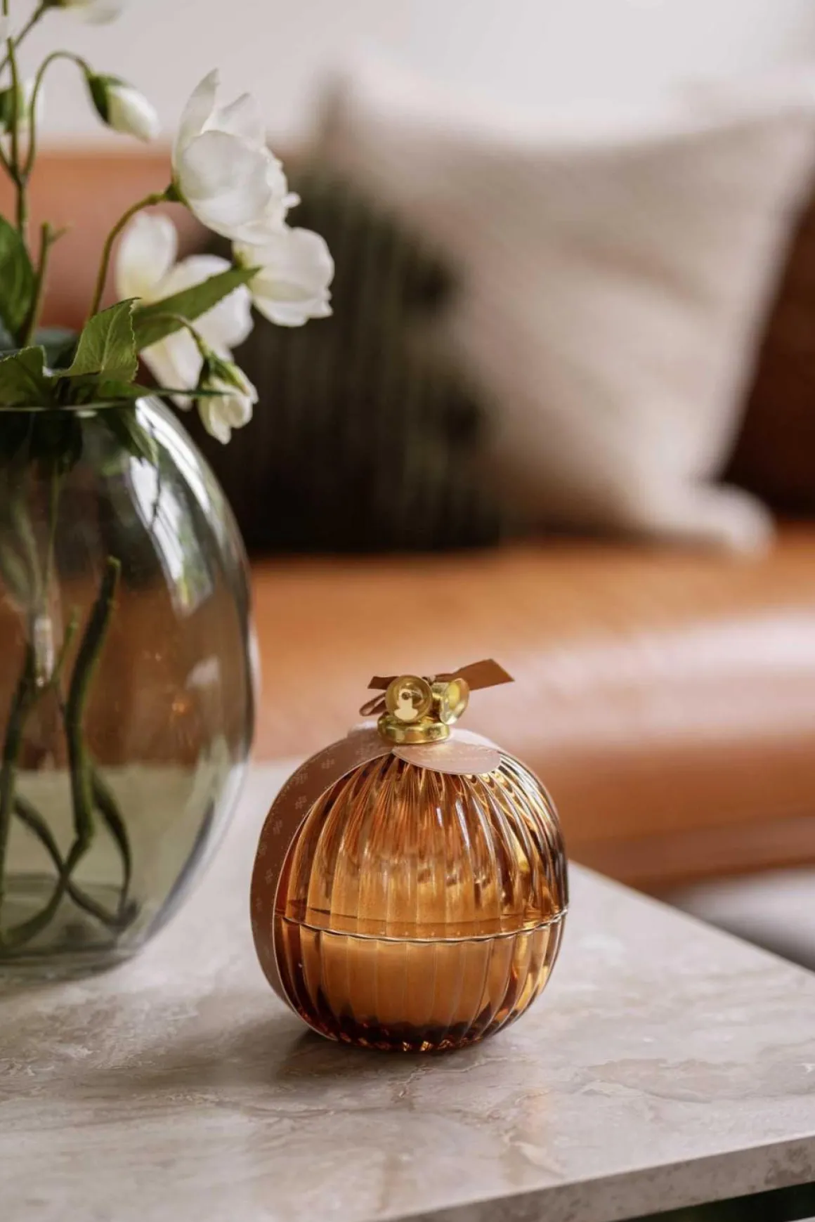 Duftlys julekule Amber & Tonka