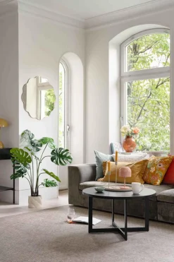 Lysfat Quinn på fot 35 cm beige