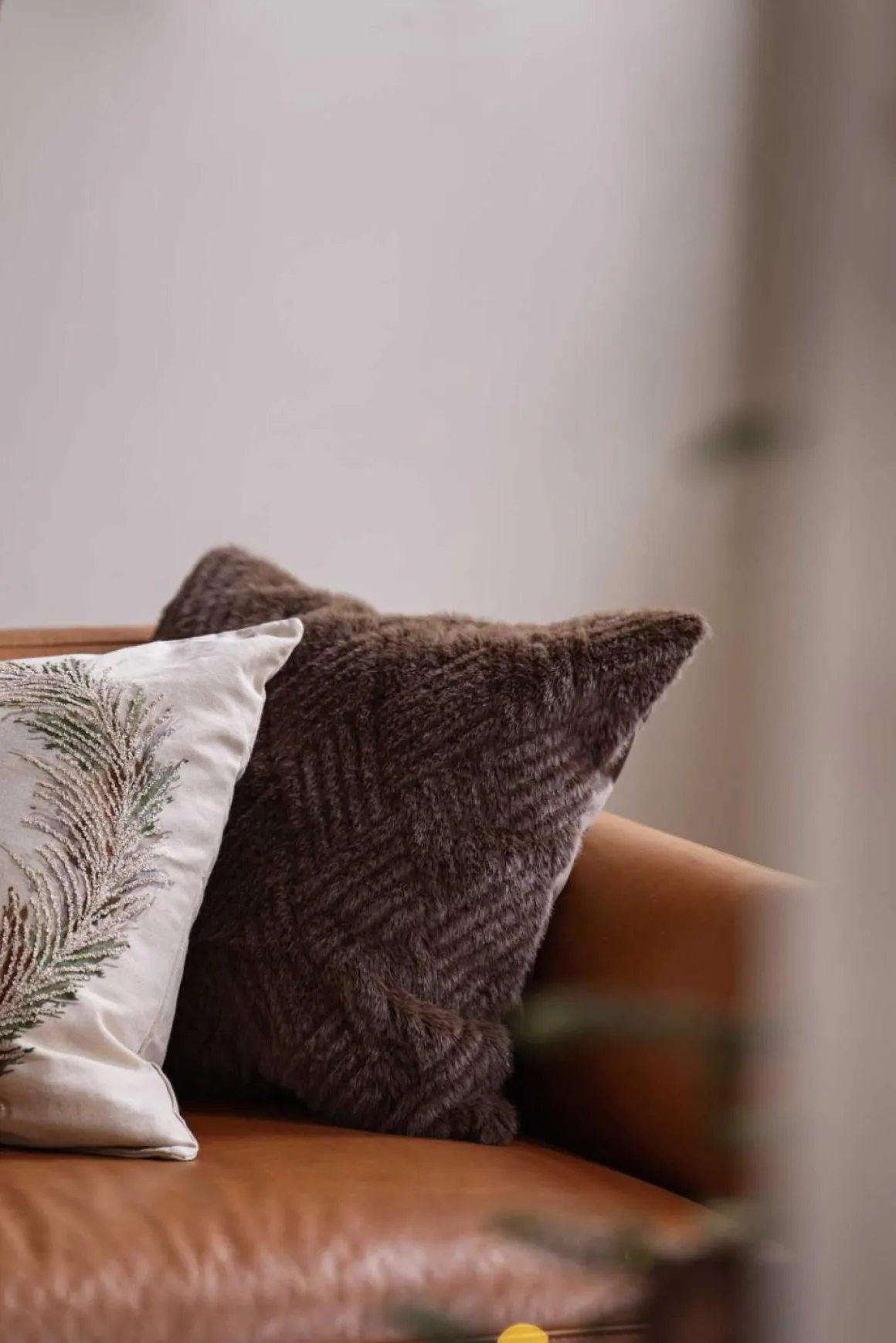 Putetrekk Faux fur grafisk 48x48cm brun