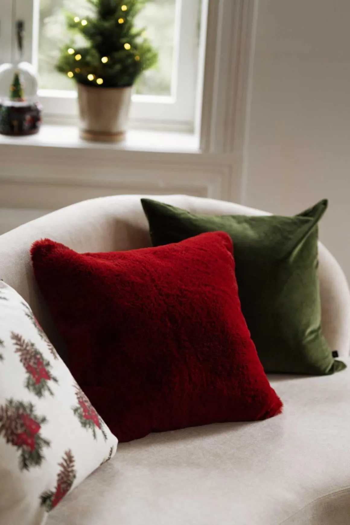 Putetrekk Faux fur 48x48cm rød