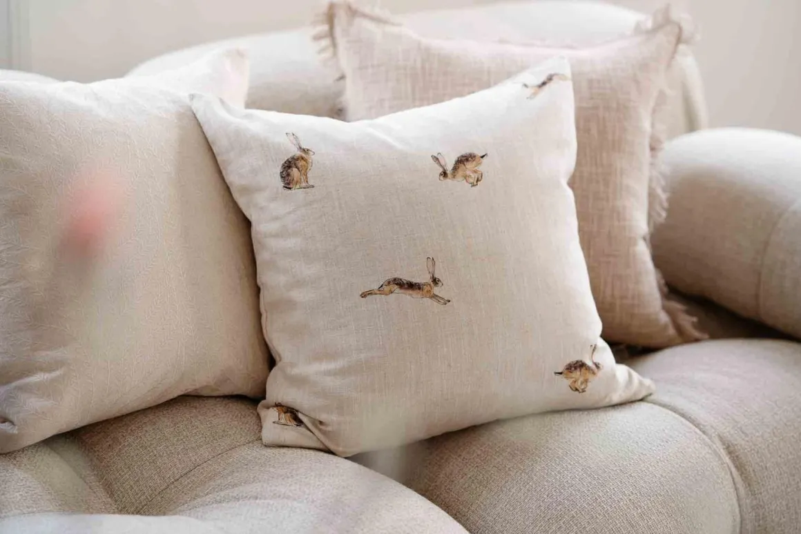 Putetrekk Gren brodert 48x48cm offwhite