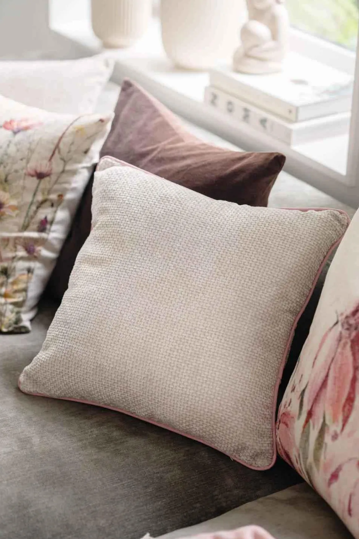 Putetrekk Kayla med piping48x48 cm lys beige